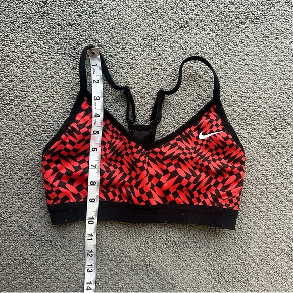 3/$20⚡️ Red and Black Patterned Racerback V-Neck Nike Sports Bra - Picture 12 of 12
